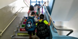 Νέα Αλικαρνασσός: Σχολείο αντικατέστησε το μονότονο κουδούνι με Βιβάλντι και Μπετόβεν - Δείτε βίντεο Νέα Αλικαρνασσός: Σχολείο αντικατέστησε το μονότονο κουδούνι με Βιβάλντι και Μπετόβεν - Δείτε βίντεο