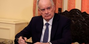 Τασούλας για Πετρούνια: «Η αφοσίωσή του αποτελεί πηγή υπερηφάνειας και έμπνευσης για όλους μας» Τασούλας για Πετρούνια: «Η αφοσίωσή του αποτελεί πηγή υπερηφάνειας και έμπνευσης για όλους μας»