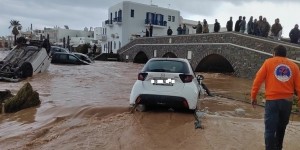 Η κακοκαιρία «σαρώνει» το Αιγαίο: Καταστροφές σε Πάρο, Μύκονο - Πού «ήχησε» το 112 Η κακοκαιρία «σαρώνει» το Αιγαίο: Καταστροφές σε Πάρο, Μύκονο - Πού «ήχησε» το 112