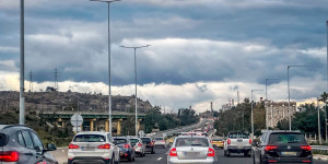 Όλοι οι δρόμοι οδηγούν στις παραλίες - Καθυστερήσεις στην Αττική Οδό Όλοι οι δρόμοι οδηγούν στις παραλίες - Καθυστερήσεις στην Αττική Οδό