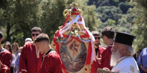 Κυριακή του Πάσχα: Το Ευαγγέλιο σε πολλές γλώσσες και ο Εσπερινός της Αγάπης Κυριακή του Πάσχα: Το Ευαγγέλιο σε πολλές γλώσσες και ο Εσπερινός της Αγάπης