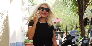 Ελένη Μενεγάκη: Η θεία της για την επιστροφή της στην τηλεόραση «Δεν λέει τι ετοιμάζει...» Ελένη Μενεγάκη: Η θεία της για την επιστροφή της στην τηλεόραση «Δεν λέει τι ετοιμάζει...»