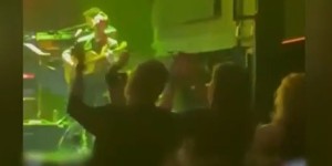 Η Ζωή Κωνσταντοπούλου στην Ελεονώρα Ζουγανέλη - Ποιο τραγούδι «τη σήκωσε» όρθια Η Ζωή Κωνσταντοπούλου στην Ελεονώρα Ζουγανέλη - Ποιο τραγούδι «τη σήκωσε» όρθια
