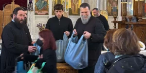 Ο Μητροπολίτης Γαβριήλ προσέφερε δέματα αγάπης λίγες ημέρες πριν το Πάσχα Ο Μητροπολίτης Γαβριήλ προσέφερε δέματα αγάπης λίγες ημέρες πριν το Πάσχα