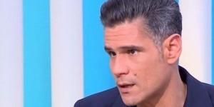 Ο Δημήτρης Ουγγαρέζος σε συγκλονιστική εξομολόγηση: «Φυλάω σε θυρίδα πράγματα της μαμάς, για να την μυρίζω» Ο Δημήτρης Ουγγαρέζος σε συγκλονιστική εξομολόγηση: «Φυλάω σε θυρίδα πράγματα της μαμάς, για να την μυρίζω»