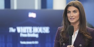 Κέιτλαν Κόλινς: Ποια είναι η δημοσιογράφος «φόβητρο» για τους πολιτικούς - Η κόντρα με τον Τραμπ Κέιτλαν Κόλινς: Ποια είναι η δημοσιογράφος «φόβητρο» για τους πολιτικούς - Η κόντρα με τον Τραμπ