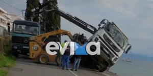 Εύβοια: Φορτηγό ντελαπάρισε λόγω υποχώρησης του παραλιακού δρόμου στην Αιδηψό Εύβοια: Φορτηγό ντελαπάρισε λόγω υποχώρησης του παραλιακού δρόμου στην Αιδηψό
