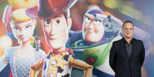 Ο Τομ Χανκς επιστρέφει ως Woody για το νέο Toy Story 5 - Πότε θα βγει στους κινηματογράφους Ο Τομ Χανκς επιστρέφει ως Woody για το νέο Toy Story 5 - Πότε θα βγει στους κινηματογράφους