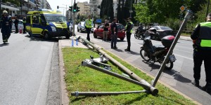 Δραματικές ώρες μετά το τροχαίο με το ασθενοφόρο στο Παγκράτι: Διασωληνωμένες δύο γυναίκες Δραματικές ώρες μετά το τροχαίο με το ασθενοφόρο στο Παγκράτι: Διασωληνωμένες δύο γυναίκες
