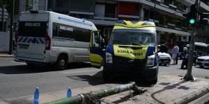 Σε σοβαρή κατάσταση οι δύο γυναίκες που τραυματίστηκαν στο τροχαίο με το ασθενοφόρο Σε σοβαρή κατάσταση οι δύο γυναίκες που τραυματίστηκαν στο τροχαίο με το ασθενοφόρο