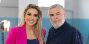 Μάκης Τσέλιος: «Η Αλίκη Βουγιουκλάκη κυλιόταν στο πάτωμα γυμνή, τυλιγμένη με ένα κομμάτι ύφασμα» Μάκης Τσέλιος: «Η Αλίκη Βουγιουκλάκη κυλιόταν στο πάτωμα γυμνή, τυλιγμένη με ένα κομμάτι ύφασμα»