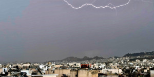 Η σκόνη φεύγει, οι καταιγίδες έρχονται - Πού θα χτυπήσουν τα έντονα φαινόμενα Κυριακή και Δευτέρα Η σκόνη φεύγει, οι καταιγίδες έρχονται - Πού θα χτυπήσουν τα έντονα φαινόμενα Κυριακή και Δευτέρα