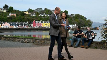 Κέιτ και Ουίλιαμ ζουν ξανά τον έρωτά τους: Η φωτογραφία από το ταξίδι όπου όλα ξεκίνησαν