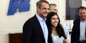 Bία ανηλίκων: Ξεκινά το kids wallet - Μητσοτάκης: Κανένα παιδί δεν μπορεί να μεγαλώνει χωρίς όρια Bία ανηλίκων: Ξεκινά το kids wallet - Μητσοτάκης: Κανένα παιδί δεν μπορεί να μεγαλώνει χωρίς όρια