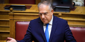 «Κομμουνιστικό» το πλαφόν αλλά ο Θεοδωρικάκος είχε άλλη άποψη «Κομμουνιστικό» το πλαφόν αλλά ο Θεοδωρικάκος είχε άλλη άποψη