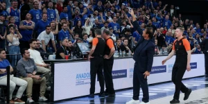 Με τέτοιο... αυτογκόλ στο 90', δεν γυρνάει το ματσάκι Με τέτοιο... αυτογκόλ στο 90', δεν γυρνάει το ματσάκι