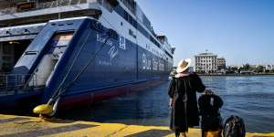 Λήξη συναγερμού στον Πειραιά μετά το τηλεφώνημα για βόμβα στο Blue Star 1 Λήξη συναγερμού στον Πειραιά μετά το τηλεφώνημα για βόμβα στο Blue Star 1