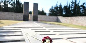 Τι συνέβη στην Καισαριανή την Πρωτομαγιά του 1944 - Η εκτέλεση των 200 πατριωτών από τους Ναζί Τι συνέβη στην Καισαριανή την Πρωτομαγιά του 1944 - Η εκτέλεση των 200 πατριωτών από τους Ναζί