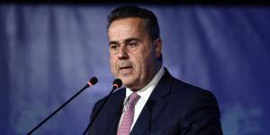 Παπασταύρου για Ανδρουλάκη: «Στρεβλώνει την αλήθεια για τους οικισμούς κάτω των 2000 κατοίκων» Παπασταύρου για Ανδρουλάκη: «Στρεβλώνει την αλήθεια για τους οικισμούς κάτω των 2000 κατοίκων»