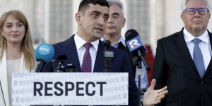 Ακροδεξιά στροφή και στη Ρουμανία - Ο εθνικιστής Σιμιόν κερδίζει τον πρώτο γύρο των εκλογών Ακροδεξιά στροφή και στη Ρουμανία - Ο εθνικιστής Σιμιόν κερδίζει τον πρώτο γύρο των εκλογών