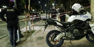 Εξάρχεια - Βίντεο σοκ: H στιγμή που Σύρος επιτίθεται σε 22χρονη στη Σόλωνος για να τη βιάσει Εξάρχεια - Βίντεο σοκ: H στιγμή που Σύρος επιτίθεται σε 22χρονη στη Σόλωνος για να τη βιάσει