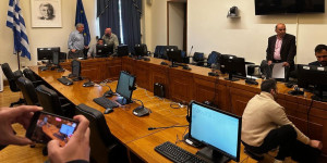 Τέμπη: Τσακώνονται στα τηλεπαράθυρα οι βουλευτές αλλά ελάχιστοι πήγαν να διαβάσουν τη δικογραφία Τέμπη: Τσακώνονται στα τηλεπαράθυρα οι βουλευτές αλλά ελάχιστοι πήγαν να διαβάσουν τη δικογραφία