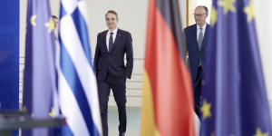 Βερολίνο: Βράβευση Μητσοτάκη για την ανάκαμψη της οικονομίας, «Στον ελληνικό λαό ανήκει η αναγνώριση» Βερολίνο: Βράβευση Μητσοτάκη για την ανάκαμψη της οικονομίας, «Στον ελληνικό λαό ανήκει η αναγνώριση»