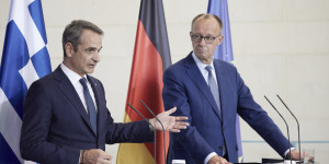 Μητσοτάκης-Μερτς: «Η Ευρώπη να αναλάβει την ευθύνη για τη δική της άμυνα» -Μήνυμα για τα Eurofighter Μητσοτάκης-Μερτς: «Η Ευρώπη να αναλάβει την ευθύνη για τη δική της άμυνα» -Μήνυμα για τα Eurofighter