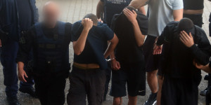 Εθνικιστική Νεολαία Θεσσαλονίκης: Ελεύθεροι υπό όρους οι 13 ανήλικοι – Τι ισχυρίστηκαν στον ανακριτή Εθνικιστική Νεολαία Θεσσαλονίκης: Ελεύθεροι υπό όρους οι 13 ανήλικοι – Τι ισχυρίστηκαν στον ανακριτή