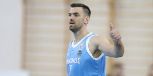 Μάντζαρης: «Τιμή για το νησί η άνοδος, εύχομαι να πάρει τη Euroleague ο Ολυμπιακός» Μάντζαρης: «Τιμή για το νησί η άνοδος, εύχομαι να πάρει τη Euroleague ο Ολυμπιακός»