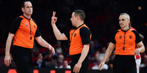 Διαιτητές Euroleague: «Ιδιοκτήτης συλλόγου έκανε επανειλημμένες επιθέσεις, ζητάμε αυστηρές ποινές» Διαιτητές Euroleague: «Ιδιοκτήτης συλλόγου έκανε επανειλημμένες επιθέσεις, ζητάμε αυστηρές ποινές»