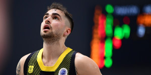 Με Τολιόπουλο πρωταγωνιστή ο Άρης πήρε το διπλό απέναντι στον Κολοσσό Με Τολιόπουλο πρωταγωνιστή ο Άρης πήρε το διπλό απέναντι στον Κολοσσό
