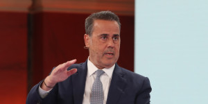 Στο Χιούστον για δουλειές με τη Chevron και την ExxonMobil Στο Χιούστον για δουλειές με τη Chevron και την ExxonMobil