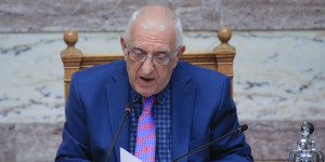 «Πόλεμος» Κακλαμάνη - Κωνσταντοπούλου στη Βουλή: «Τέλος στην ανοχή - Έρχεται χρονοκόφτης» «Πόλεμος» Κακλαμάνη - Κωνσταντοπούλου στη Βουλή: «Τέλος στην ανοχή - Έρχεται χρονοκόφτης»