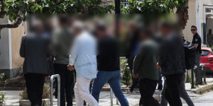 Στη φυλακή οι τρεις κατηγορούμενοι για κύκλωμα διαφθοράς στο Κτηματολόγιο - Αρνούνται τις κατηγορίες Στη φυλακή οι τρεις κατηγορούμενοι για κύκλωμα διαφθοράς στο Κτηματολόγιο - Αρνούνται τις κατηγορίες