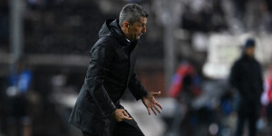 Λουτσέσκου: «Με ταπεινότητα θα πω ότι μόνοι μας περιπλέξαμε τη χρονιά» Λουτσέσκου: «Με ταπεινότητα θα πω ότι μόνοι μας περιπλέξαμε τη χρονιά»