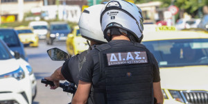 Ίλιον: Τοξικομανής μπήκε σε σπίτι ηλικιωμένου ζευγαριού και λίγο μετά τη σύλληψή του πέθανε Ίλιον: Τοξικομανής μπήκε σε σπίτι ηλικιωμένου ζευγαριού και λίγο μετά τη σύλληψή του πέθανε