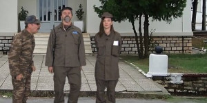 MITSI VAR: Η πρώτη μέρα του Παύλου Ντε Γκρες στον στρατό με τον λοχαγό Καλυβάτση MITSI VAR: Η πρώτη μέρα του Παύλου Ντε Γκρες στον στρατό με τον λοχαγό Καλυβάτση