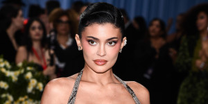 Η σκληρή αλήθεια πίσω από την ομορφιά στο Met Gala - Η Κάιλι Τζένερ ουρλιάζει βγάζοντας τις γόβες Η σκληρή αλήθεια πίσω από την ομορφιά στο Met Gala - Η Κάιλι Τζένερ ουρλιάζει βγάζοντας τις γόβες