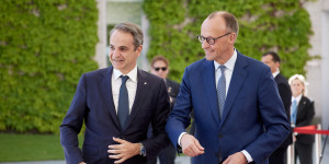 Θερμό κλίμα στη συνάντηση Μητσοτάκη - Μερτς: «Η Ευρώπη να αναλάβει την ευθύνη για τη δική της άμυνα» Θερμό κλίμα στη συνάντηση Μητσοτάκη - Μερτς: «Η Ευρώπη να αναλάβει την ευθύνη για τη δική της άμυνα»