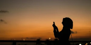 Άμπου Ντάμπι: Έξι αναρτήσεις που μπορεί να σου κοστίσουν από 100.000 ευρώ μέχρι 5 χρόνια στη φυλακή Άμπου Ντάμπι: Έξι αναρτήσεις που μπορεί να σου κοστίσουν από 100.000 ευρώ μέχρι 5 χρόνια στη φυλακή
