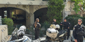 Tραγωδία στη Νέα Σμύρνη: «Τι έκανα, τι έκανα», φώναζε ο πατέρας -Συγκλονίζουν οι περιγραφές γειτόνων Tραγωδία στη Νέα Σμύρνη: «Τι έκανα, τι έκανα», φώναζε ο πατέρας -Συγκλονίζουν οι περιγραφές γειτόνων