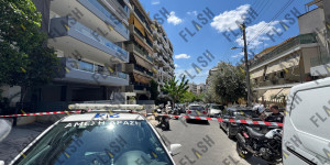Τραγωδία στη Νέα Σμύρνη: Σε κατ' οίκον περιορισμό με βραχιολάκι ο 71χρονος που σκότωσε τον γιο του Τραγωδία στη Νέα Σμύρνη: Σε κατ' οίκον περιορισμό με βραχιολάκι ο 71χρονος που σκότωσε τον γιο του
