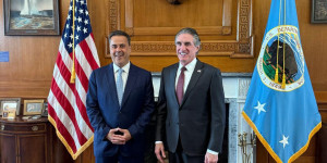 Η ενεργειακή ασφάλεια στο επίκεντρο συνάντησης Παπασταύρου με τον υπουργό Εσωτερικών των ΗΠΑ Η ενεργειακή ασφάλεια στο επίκεντρο συνάντησης Παπασταύρου με τον υπουργό Εσωτερικών των ΗΠΑ
