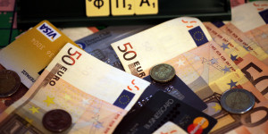 Έξτρα φοροελαφρύνσεις 1 δισ. ευρώ από το «χτύπημα» της φοροδιαφυγής στον ΦΠΑ Έξτρα φοροελαφρύνσεις 1 δισ. ευρώ από το «χτύπημα» της φοροδιαφυγής στον ΦΠΑ