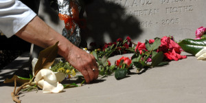20 χρόνια χωρίς τον Χαρίλαο Φλωράκη - Κουτσούμπας: «Οι ζευγάδες φεύγουν, μα η σπορά μένει…» 20 χρόνια χωρίς τον Χαρίλαο Φλωράκη - Κουτσούμπας: «Οι ζευγάδες φεύγουν, μα η σπορά μένει…»