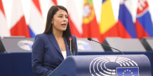 Η Λατινοπούλου κάνει εγκαίνια και τώρα περιμένει πτώση Ζωής και Βελόπουλου Η Λατινοπούλου κάνει εγκαίνια και τώρα περιμένει πτώση Ζωής και Βελόπουλου