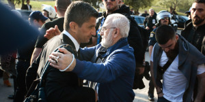 ΠΑΟΚ: Ο Λουτσέσκου παραμένει στην ομάδα, συναντήθηκε με τον Ιβάν Σαββίδη ΠΑΟΚ: Ο Λουτσέσκου παραμένει στην ομάδα, συναντήθηκε με τον Ιβάν Σαββίδη