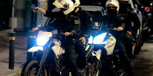 Νέο «χαστούκι» της ΕΛΑΣ στην τουρκική μαφία - Δύο συλλήψεις, κατασχέθηκαν όπλα Νέο «χαστούκι» της ΕΛΑΣ στην τουρκική μαφία - Δύο συλλήψεις, κατασχέθηκαν όπλα