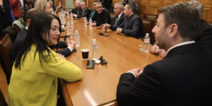 Πασοκικό ενδιαφέρον για τα «τραπεζώματα» στην Κεντροαριστερά Πασοκικό ενδιαφέρον για τα «τραπεζώματα» στην Κεντροαριστερά